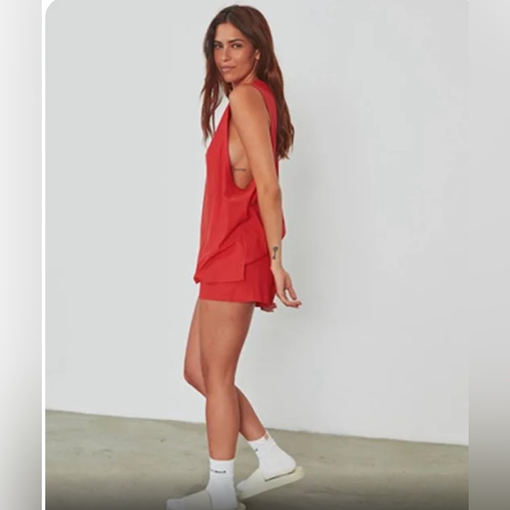 NEW! LUNYA cool shorts in red size L